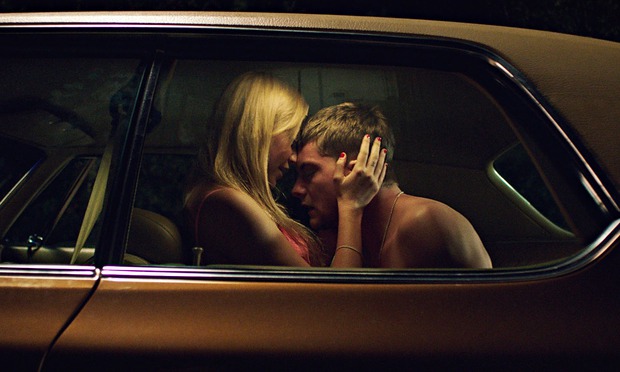 Maika Monroe and Jake Weary in It Follows